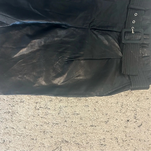 J.O.A high wasted belted barrel leg faux leather pants! Pictures no justice!Sz.M - Picture 9 of 9